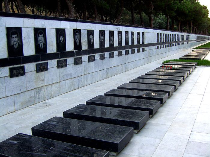 «شهید لر خیابانی»، باکو، و قبر های کشته شدگان 20 ژانویه