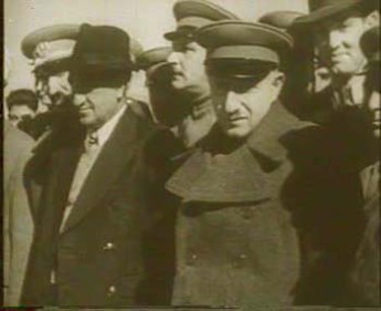 نماینده استالین در تبریز به پیشه وری میگوید که باید از ایران خارج شوند