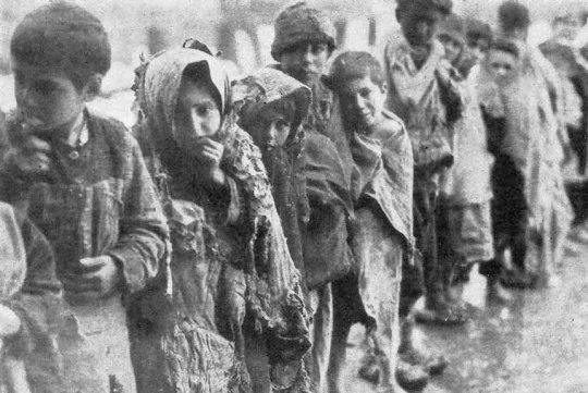 کودکان ارمنی، قربانی نسل کشی (عکس از موزه نسل کشی ارامنه در ایروان